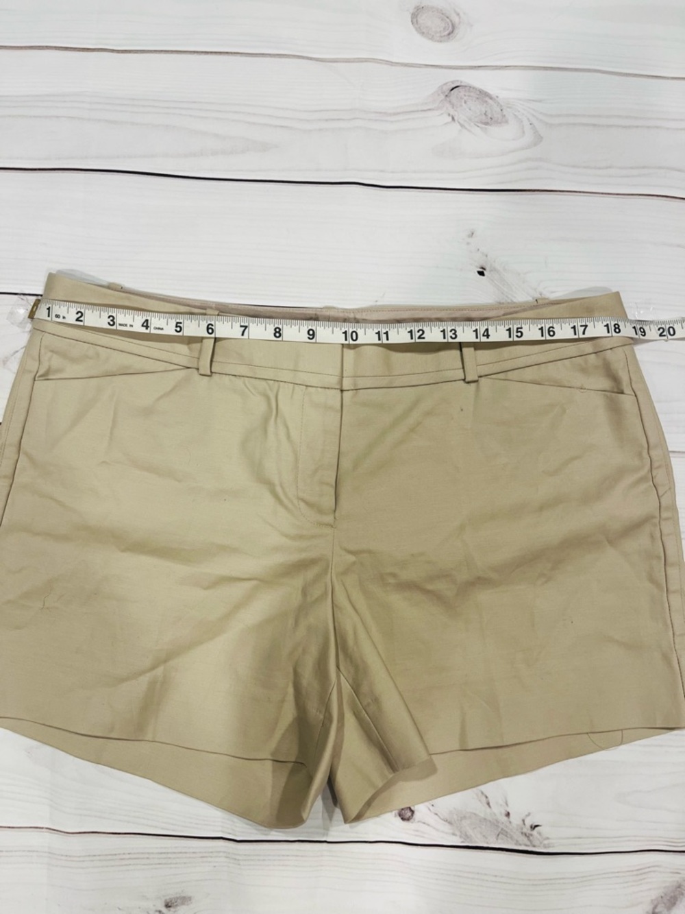 The Limited Khaki Lightweight Bermuda Shorts Sz 12 - Picture 4 of 9